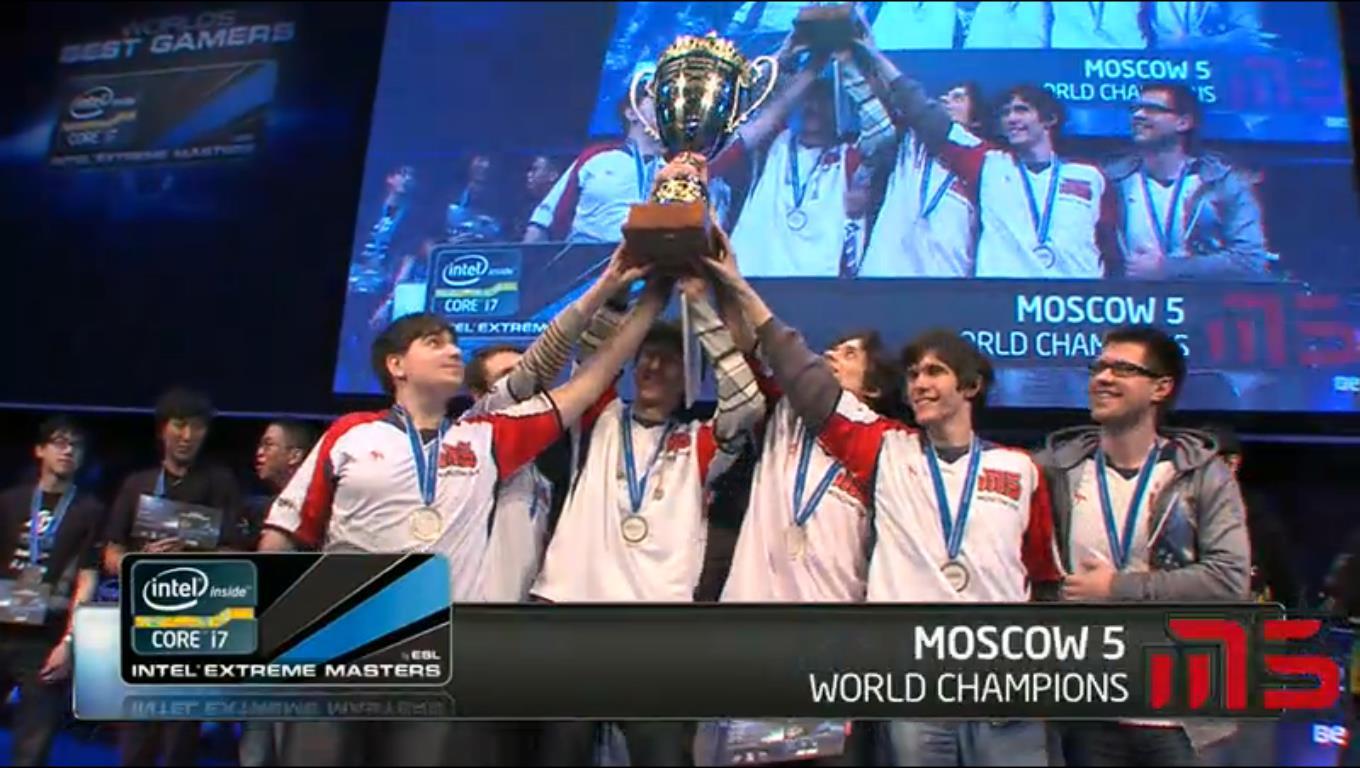 Moscow Five lifting the IEM Season VI World Championship trophy in Hanover, 2012.